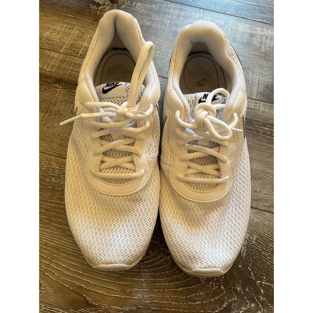 Nike Men's Tanjun White Running Shoes Sneakers Men's Size 9 - Picture 2 of 6